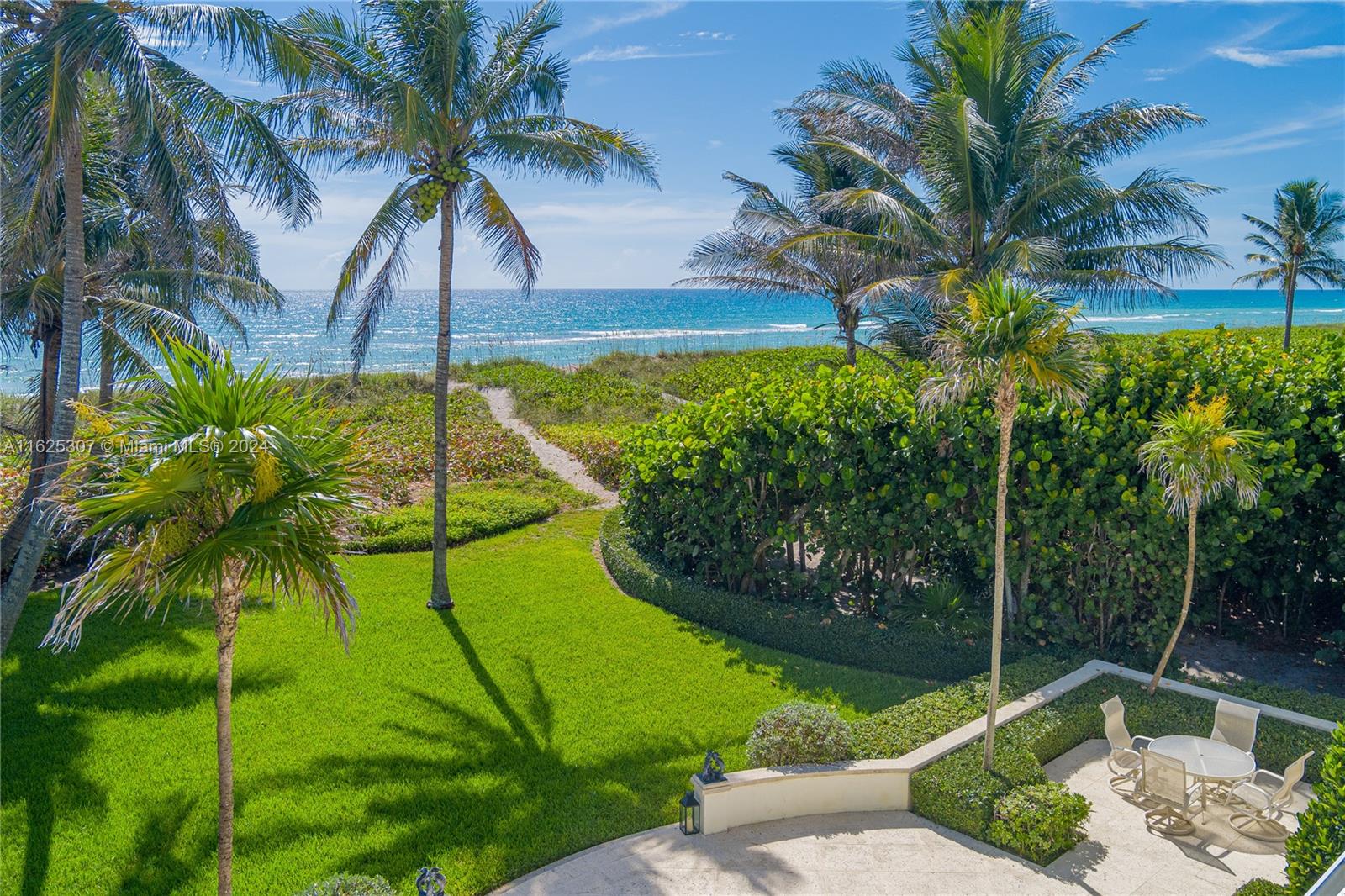 43 North Beach Road Jupiter Island, FL 33455 - Photo 31 of 34 a view of a backyard