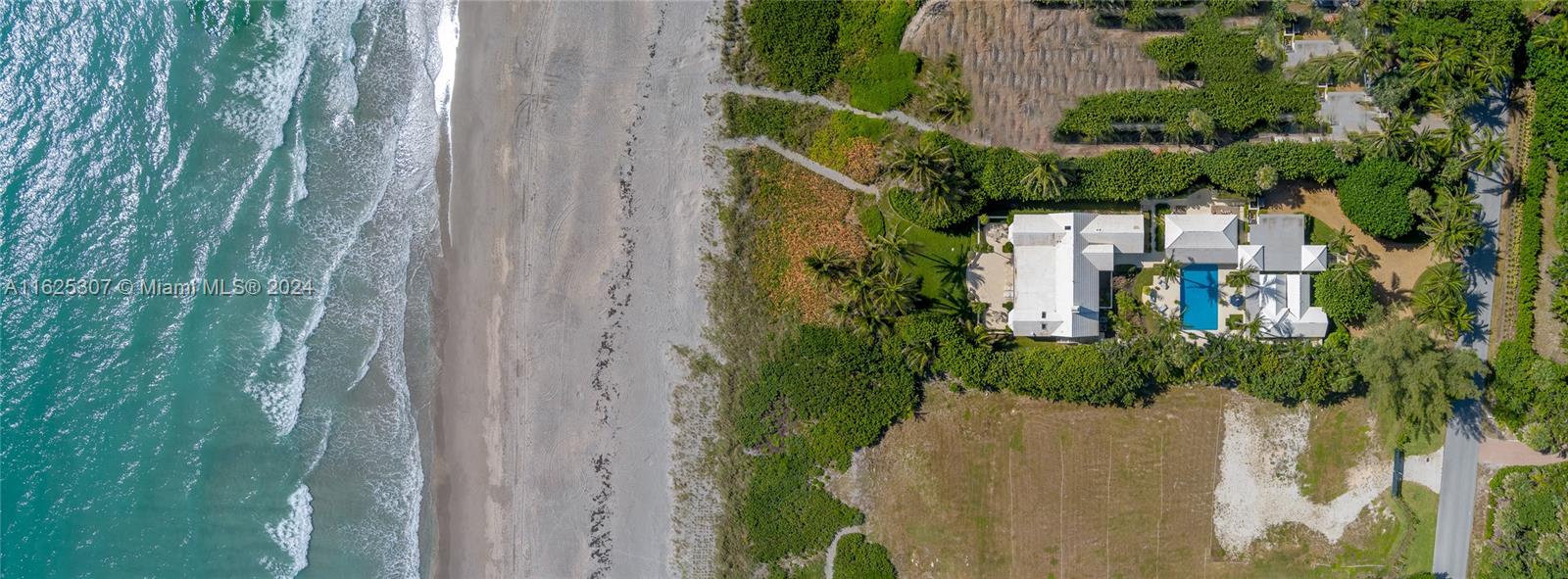 43 North Beach Road Jupiter Island, FL 33455 - Photo 4 of 34 a view of building