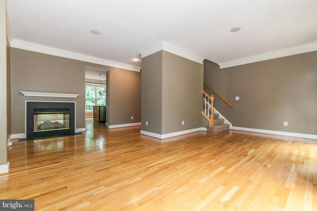 1306 Sundial Drive Reston, VA 20194 - Photo 4 of 24 Living Room
