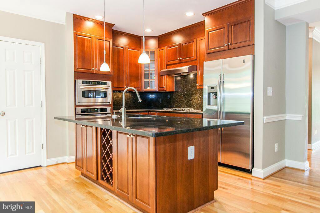 1306 Sundial Drive Reston, VA 20194 - Photo 8 of 24 Kitchen