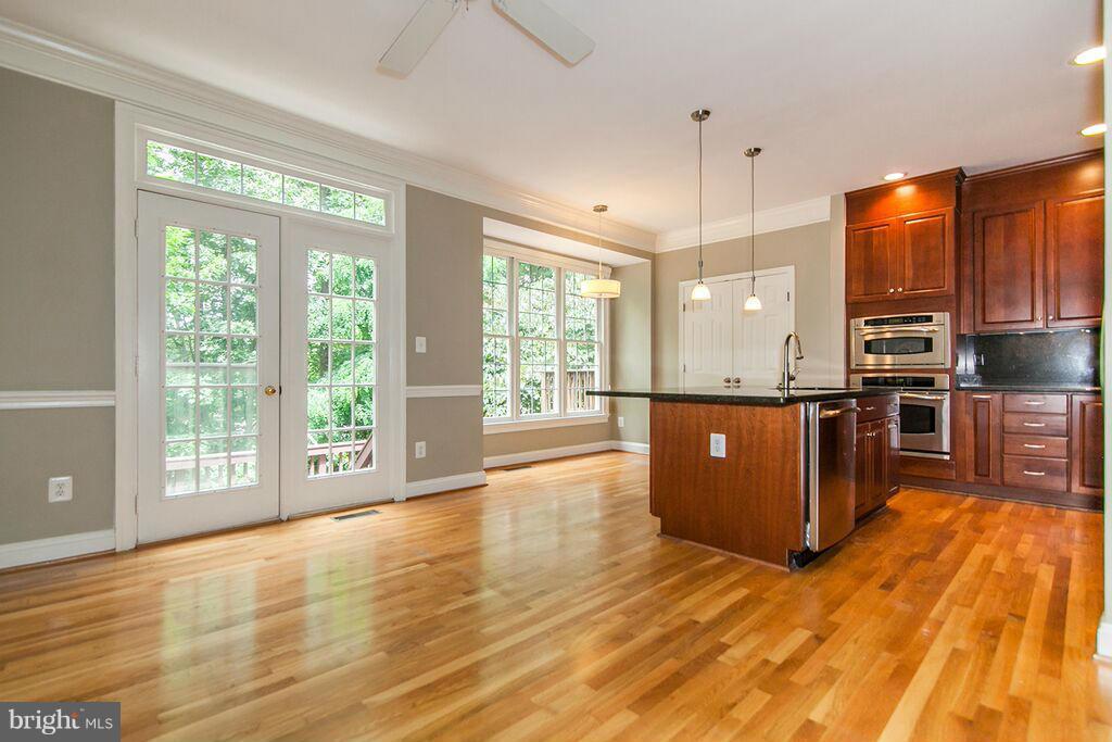 1306 Sundial Drive Reston, VA 20194 - Photo 10 of 24 Kitchen