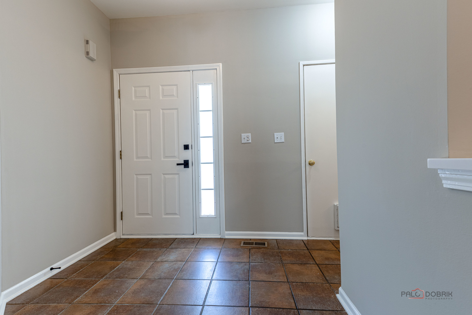 263 Camel Bend Court Schaumburg, IL 60107 - Photo 4 of 24