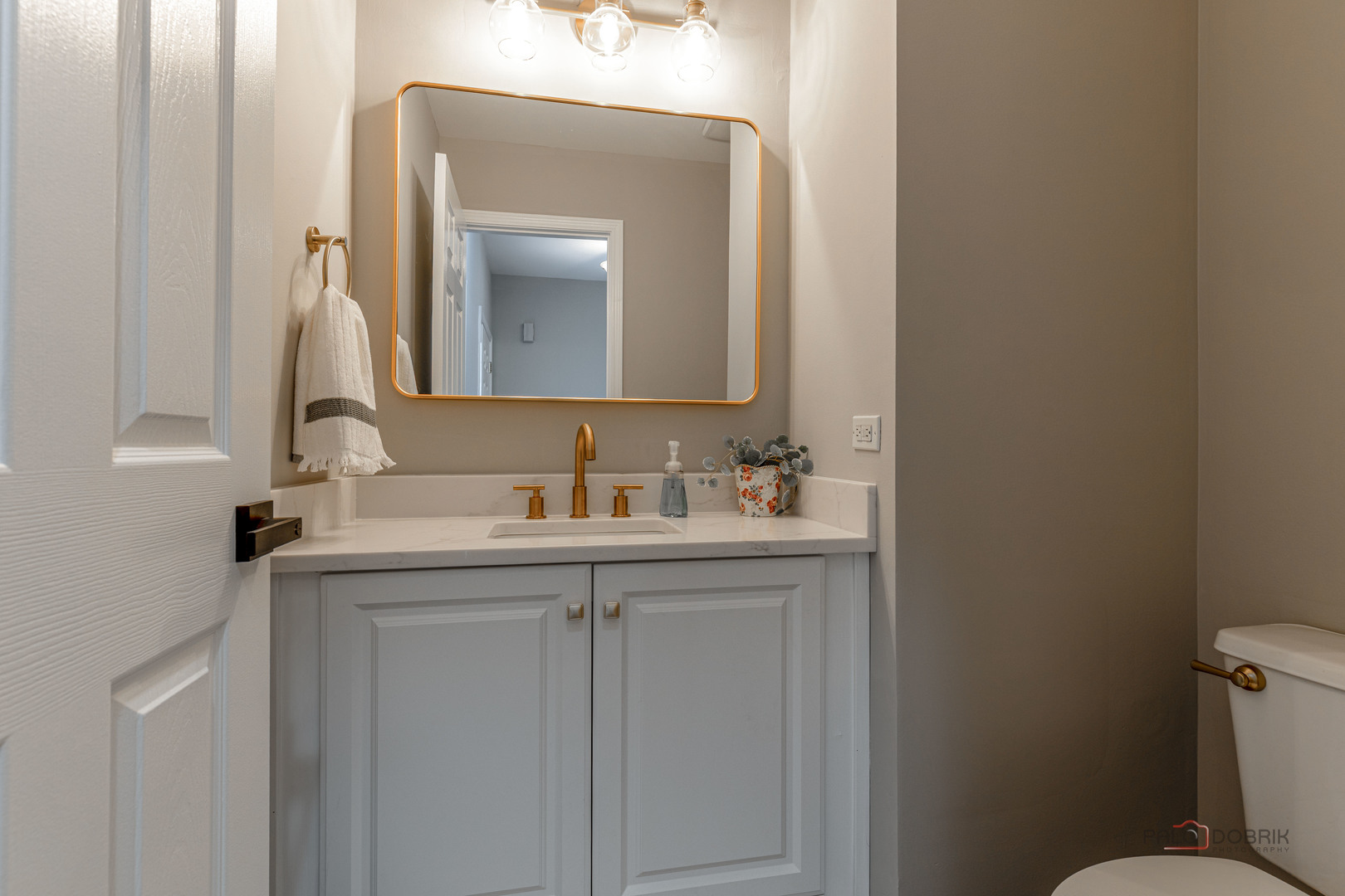 263 Camel Bend Court Schaumburg, IL 60107 - Photo 6 of 24 a bathroom with a toilet sink and mirror