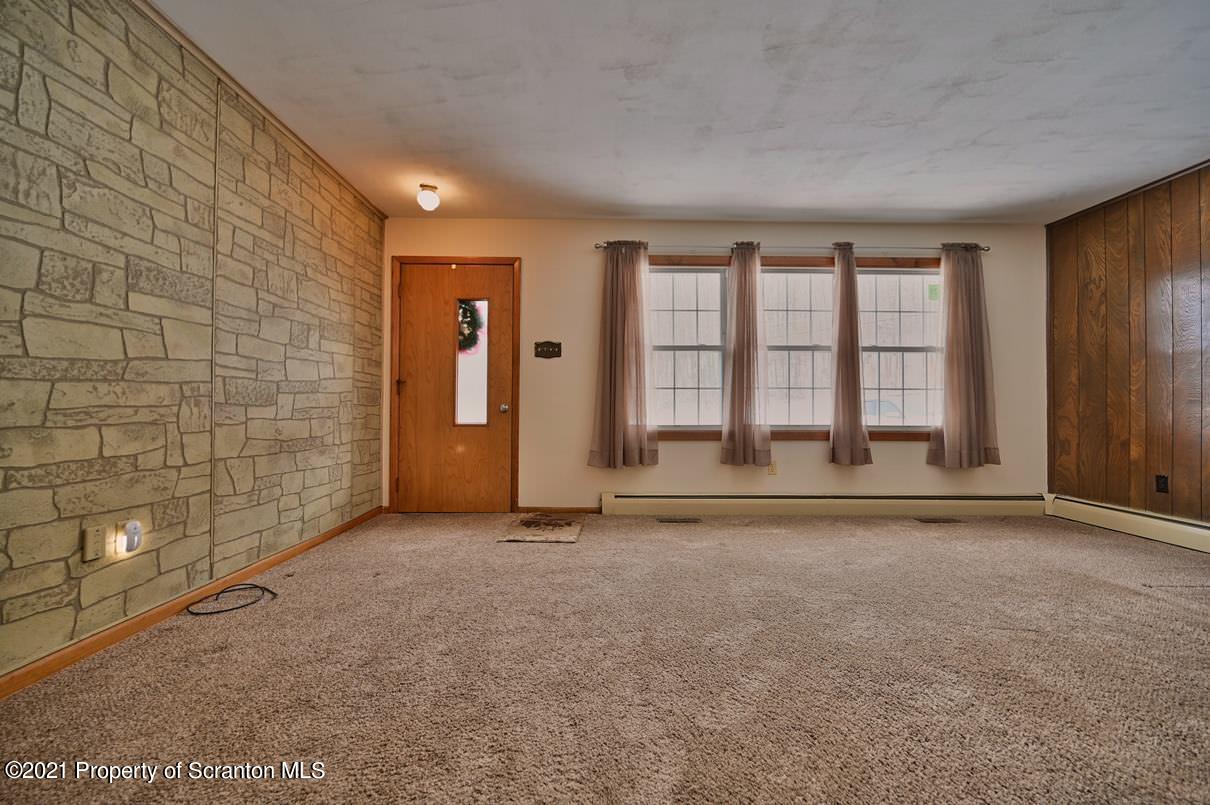 972 Suscon Road Pittston, PA 18640 - Photo 7 of 75 Gallery Image 7