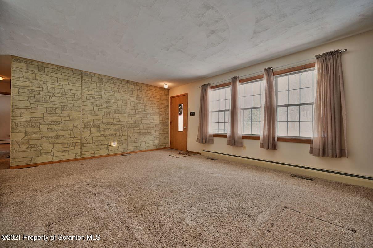 972 Suscon Road Pittston, PA 18640 - Photo 8 of 75 Gallery Image 8