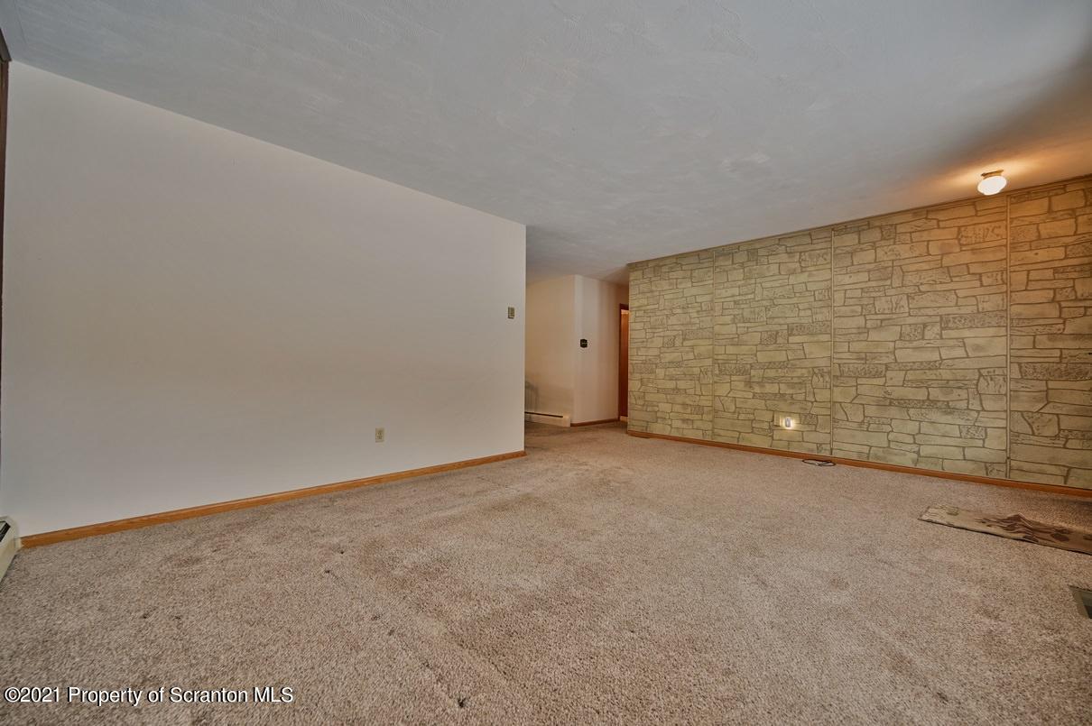 972 Suscon Road Pittston, PA 18640 - Photo 9 of 75 Gallery Image 9