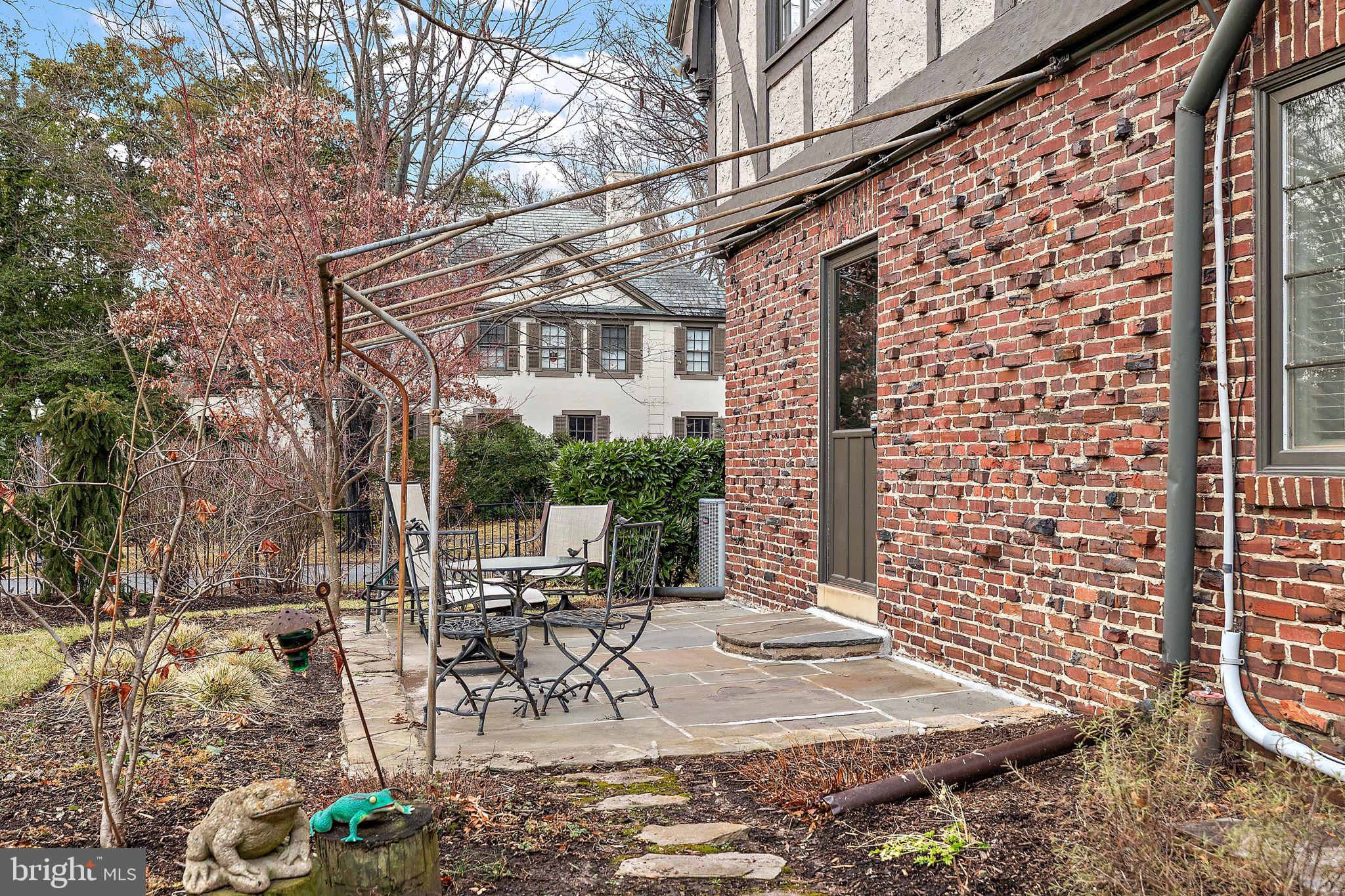 912 Nottingham Road Wilmington, DE 19805 - Photo 42 of 49 a view of a patio with table and chairs with wooden fence and plants