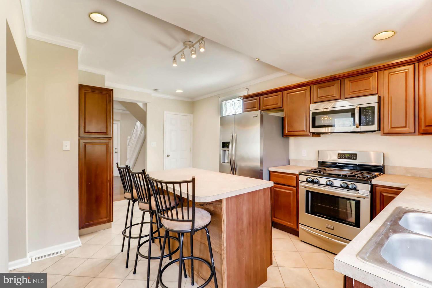 2724 Georgetown Road Baltimore, MD 21230 - Photo 12 of 27 Kitchen w/breakfast island