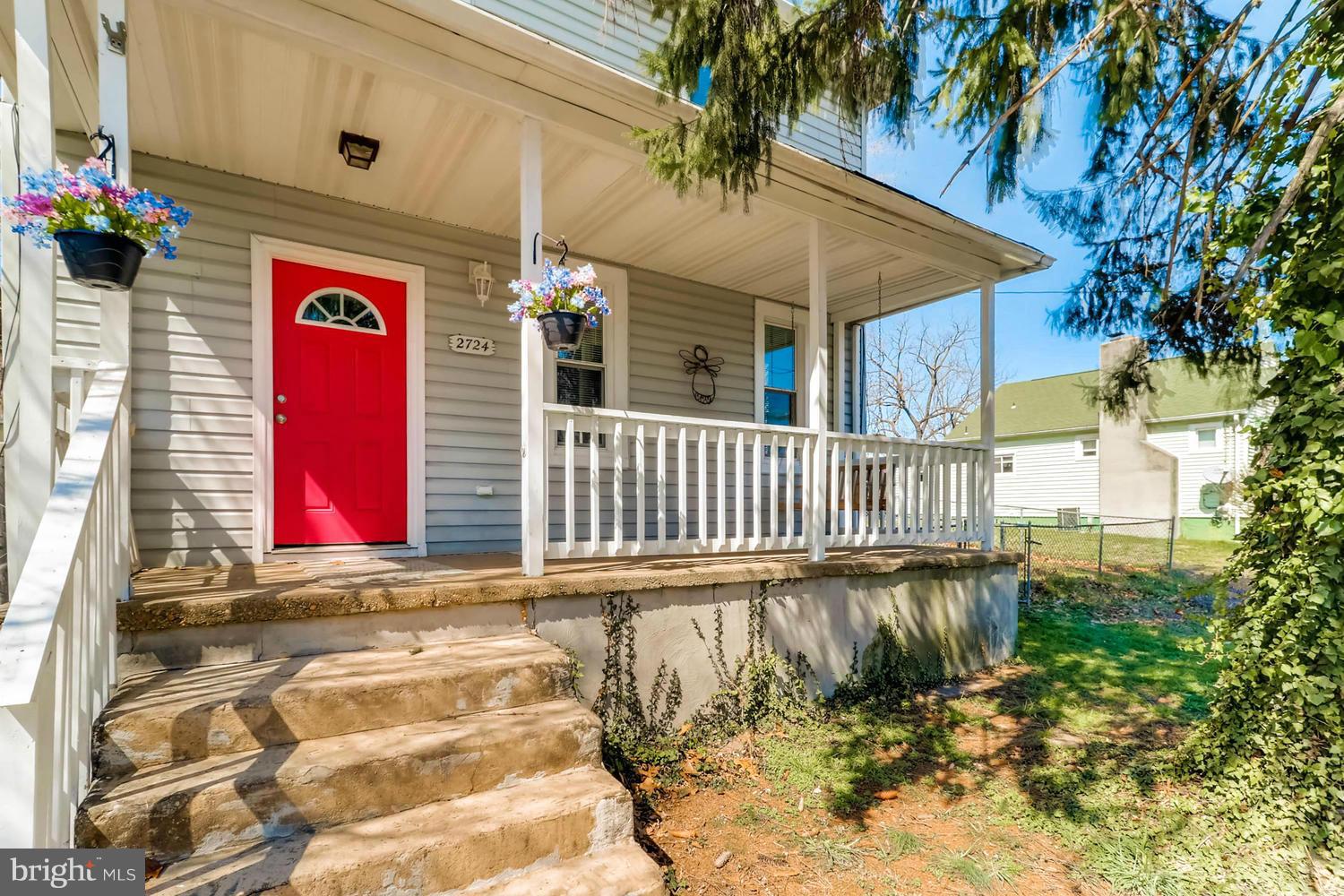2724 Georgetown Road Baltimore, MD 21230 - Photo 5 of 27 Welcoming front porch