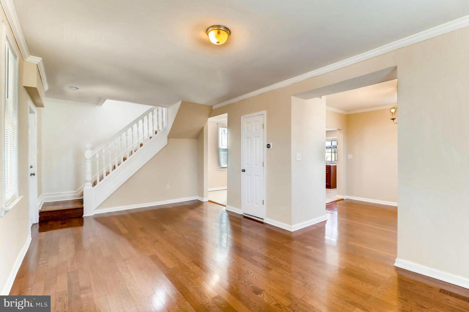 2724 Georgetown Road Baltimore, MD 21230 - Photo 6 of 27 Large open living room