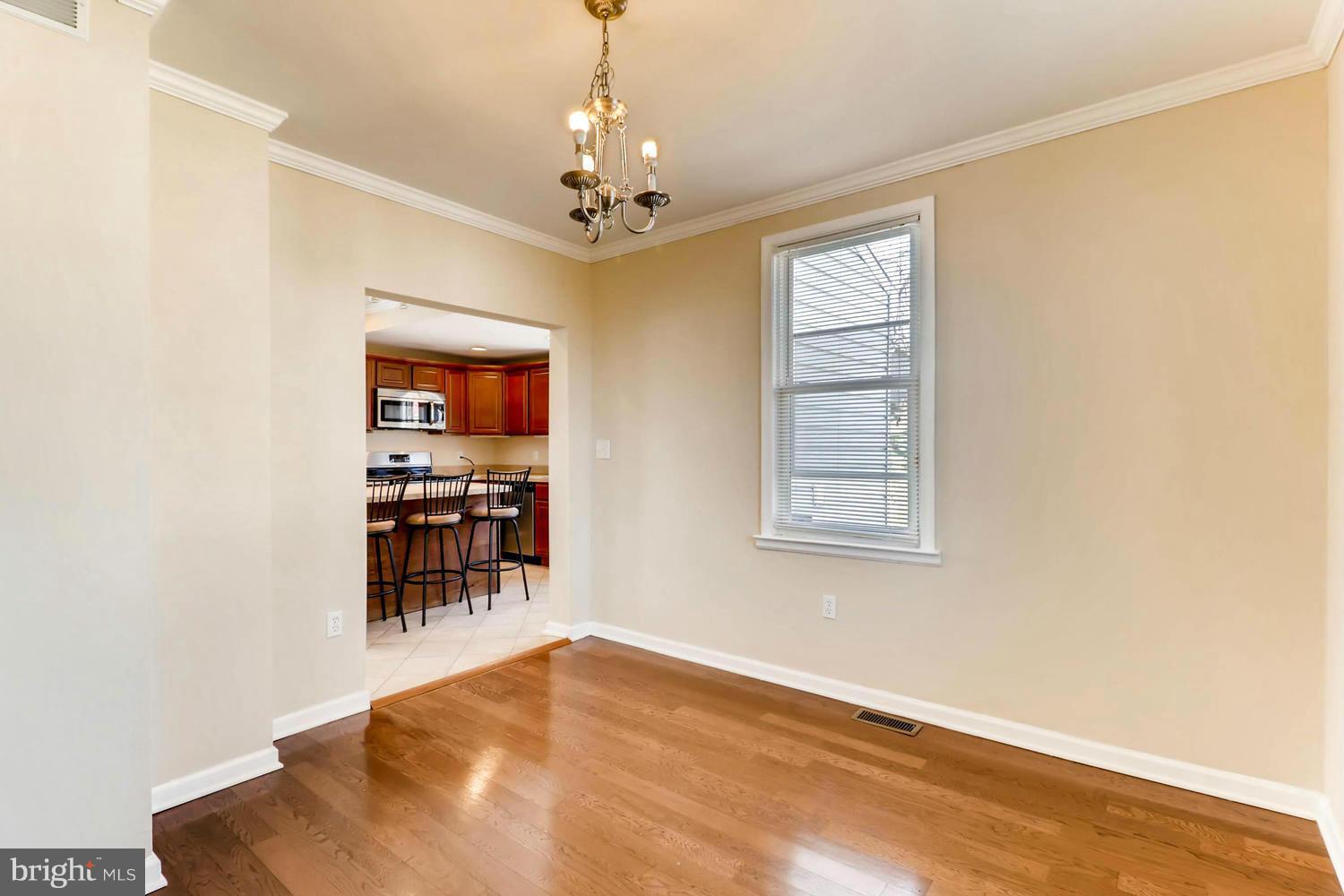 2724 Georgetown Road Baltimore, MD 21230 - Photo 9 of 27 Open Dining room
