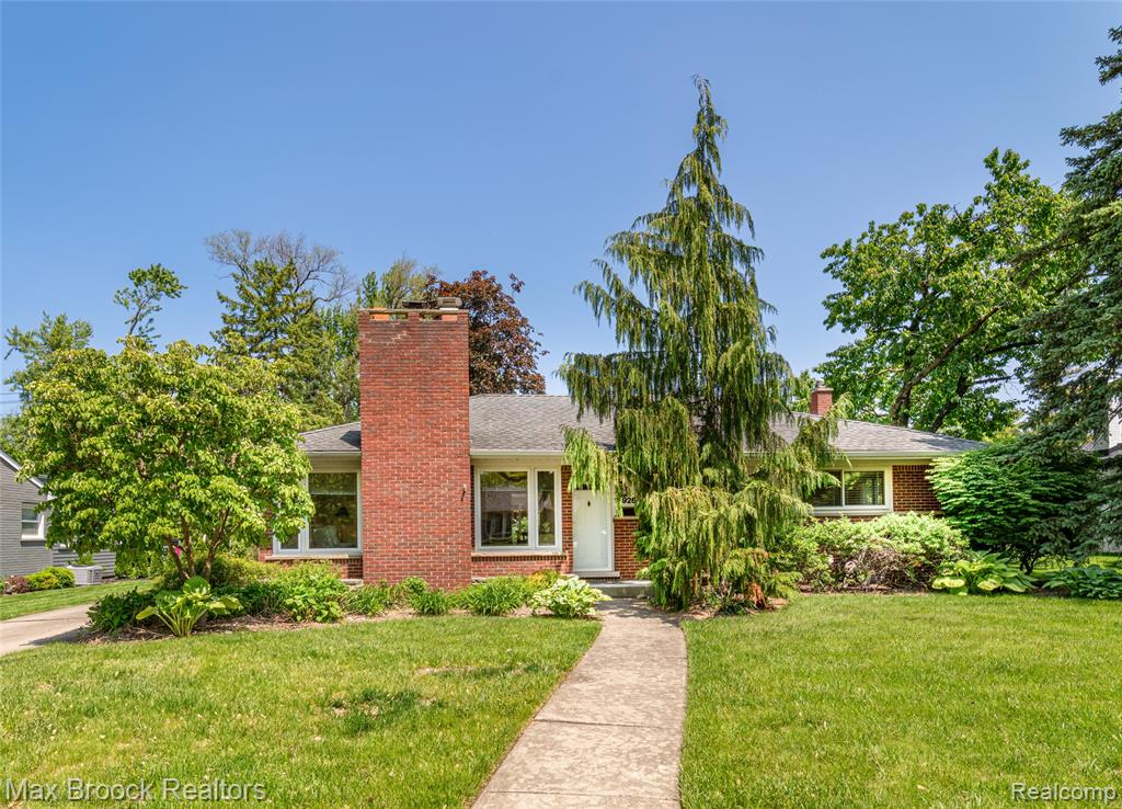 16926 Beverly Road Beverly Hills, MI 48025 - Photo 1 of 25