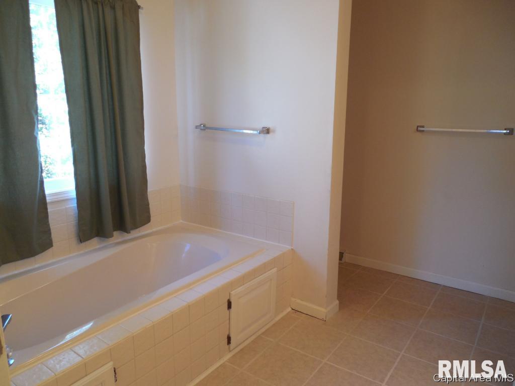 8220 Hunt Road Springfield, IL 62712 - Photo 10 of 18