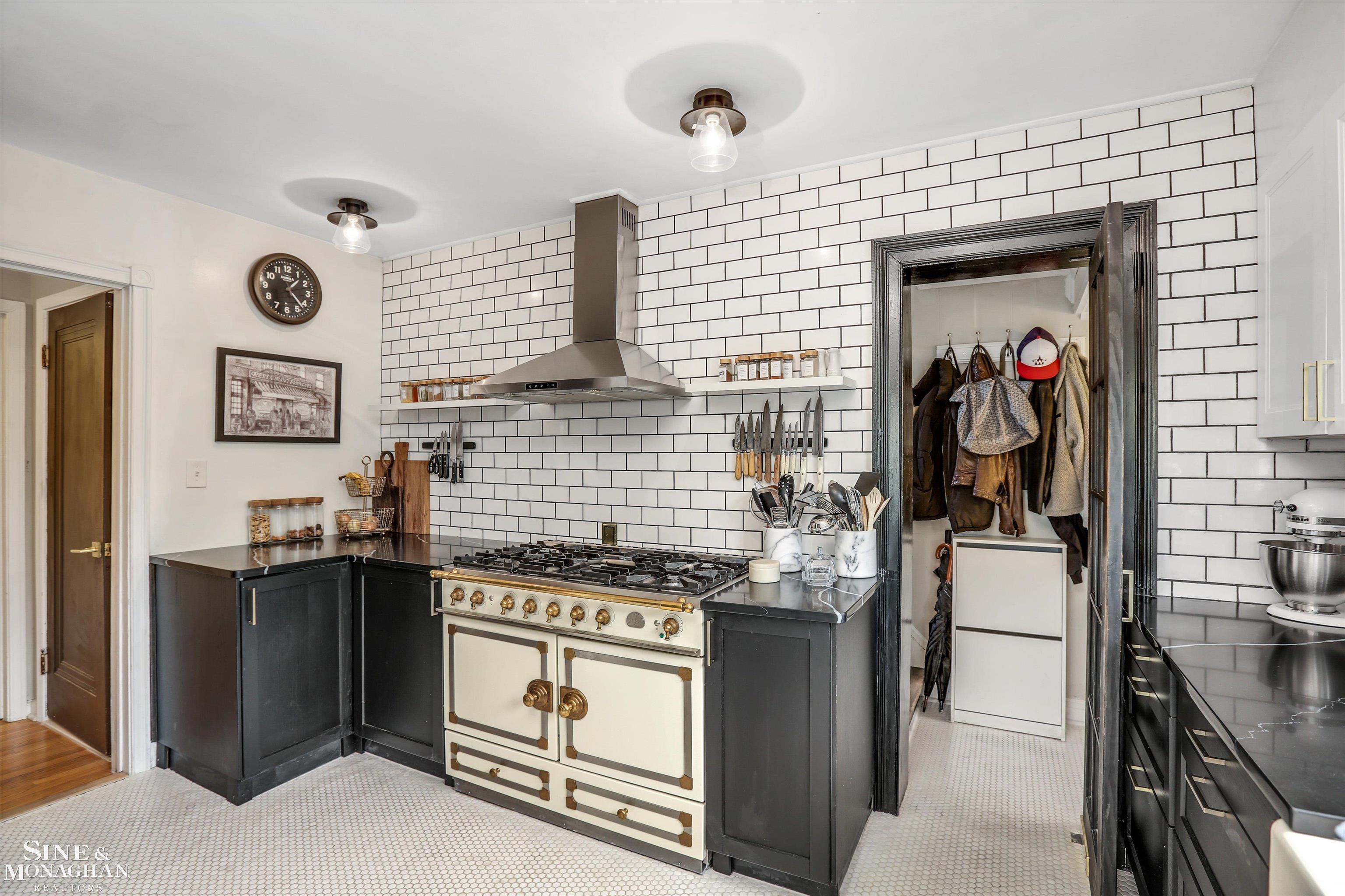 1204 Bishop Road Grosse Pointe, MI 48230 - Photo 10 of 47 50127152-9.JPG