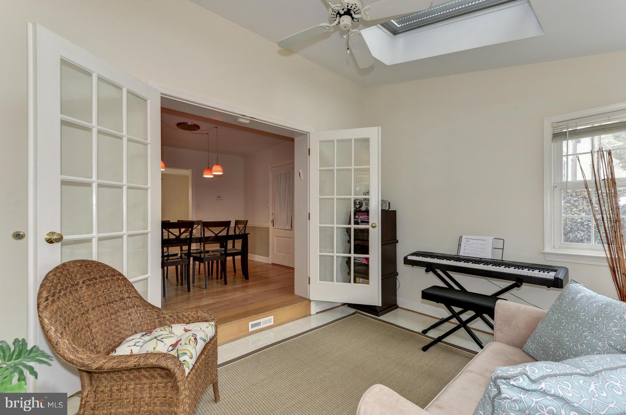 8822 Ridge Road Bethesda, MD 20817 - Photo 8 of 20 a living room with furniture