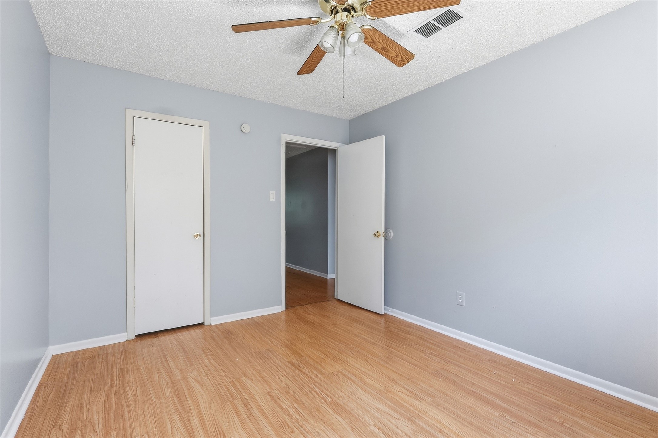 1006 Perry Street Cleveland, TX 77327 - Photo 9 of 14 Second bedroom