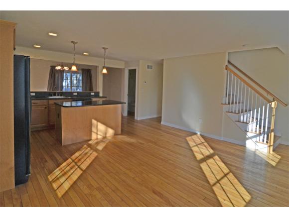16 Hall Place, Unit 1 Exeter, NH 03833 - Photo 3 of 16 Gallery Image 3