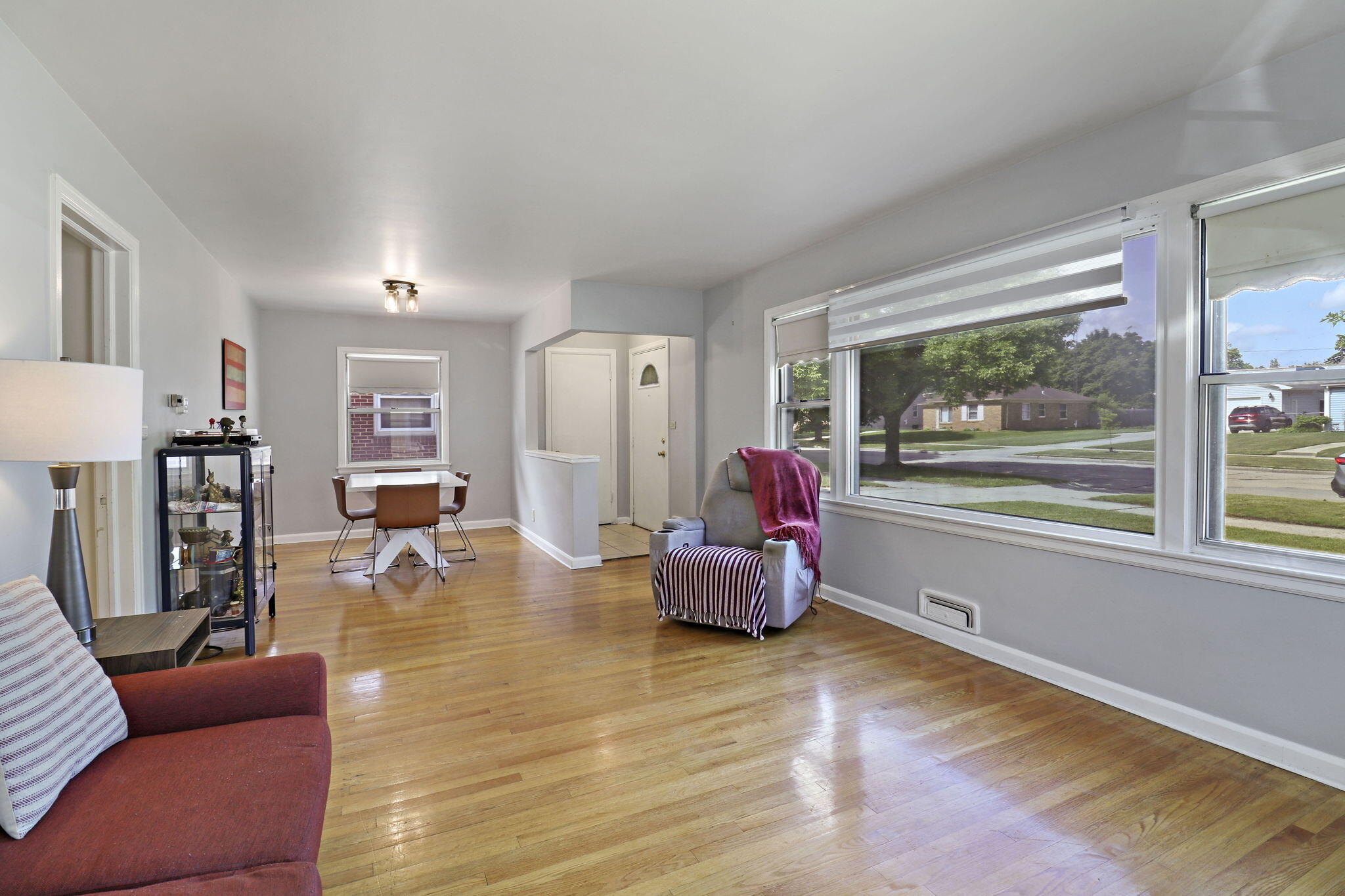 915 Indiana Street Racine, WI 53405 - Photo 3 of 28 3-web-or-mls-915 Indiana St, Racine, WI
