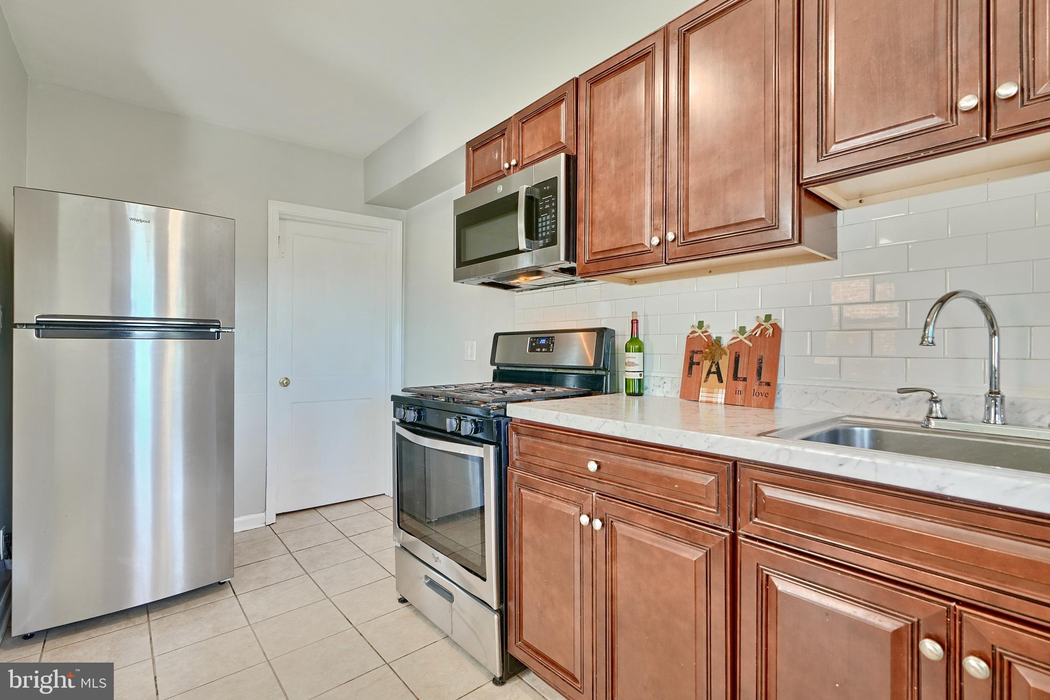 530 47th Street Baltimore, MD 21224 - Photo 13 of 29 Stainless appliances