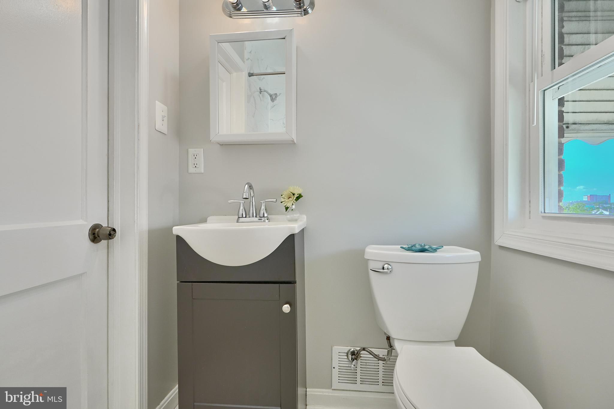 530 47th Street Baltimore, MD 21224 - Photo 25 of 29 2nd level bathroom