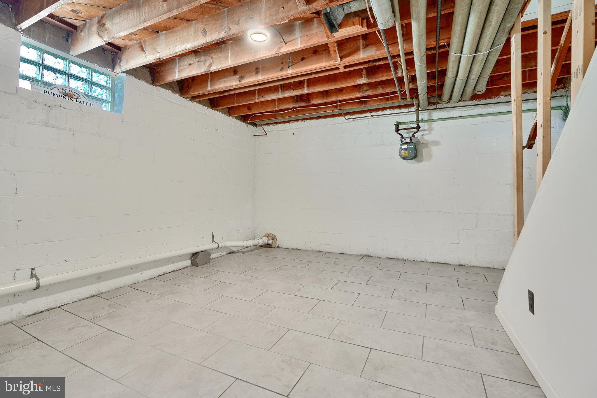 530 47th Street Baltimore, MD 21224 - Photo 28 of 29 Family room