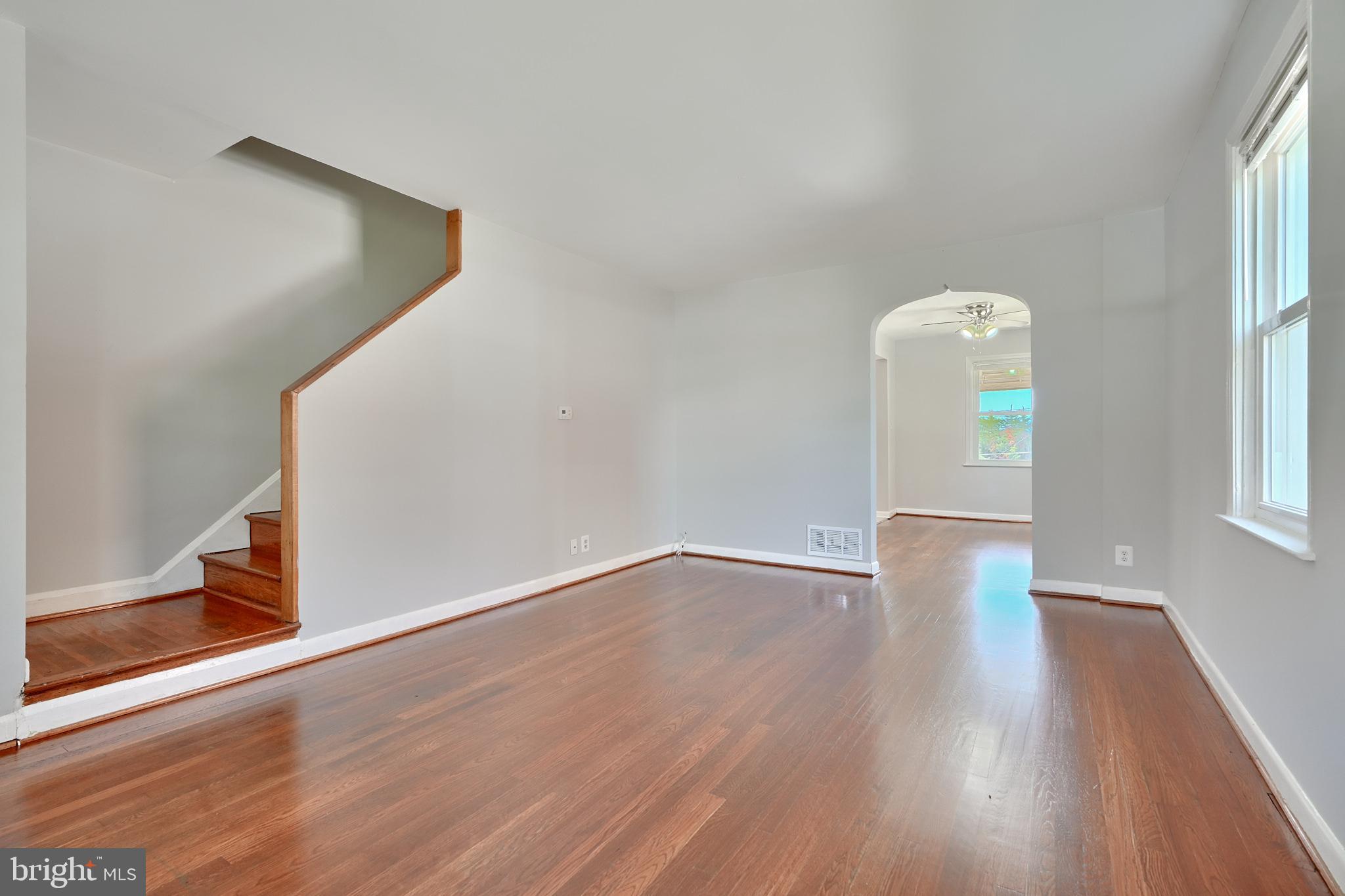530 47th Street Baltimore, MD 21224 - Photo 5 of 29 Living room w new neutral paint