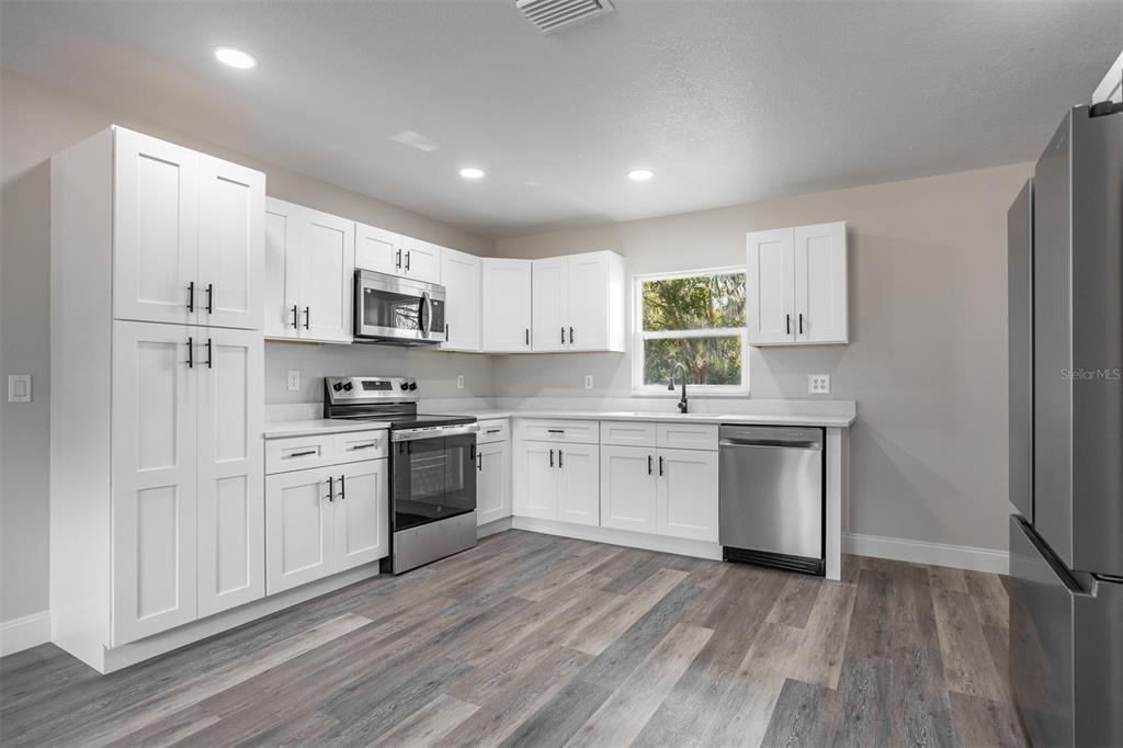 9331 Edison Road Lithia, FL 33547 - Photo 8 of 45