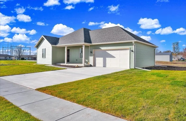 $284,900 | 210 South Oak Street, El Paso, IL 61738