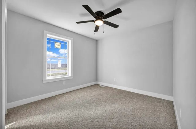 $284,900 | 210 South Oak Street, El Paso, IL 61738