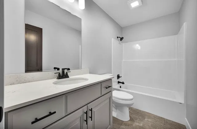 $284,900 | 210 South Oak Street, El Paso, IL 61738