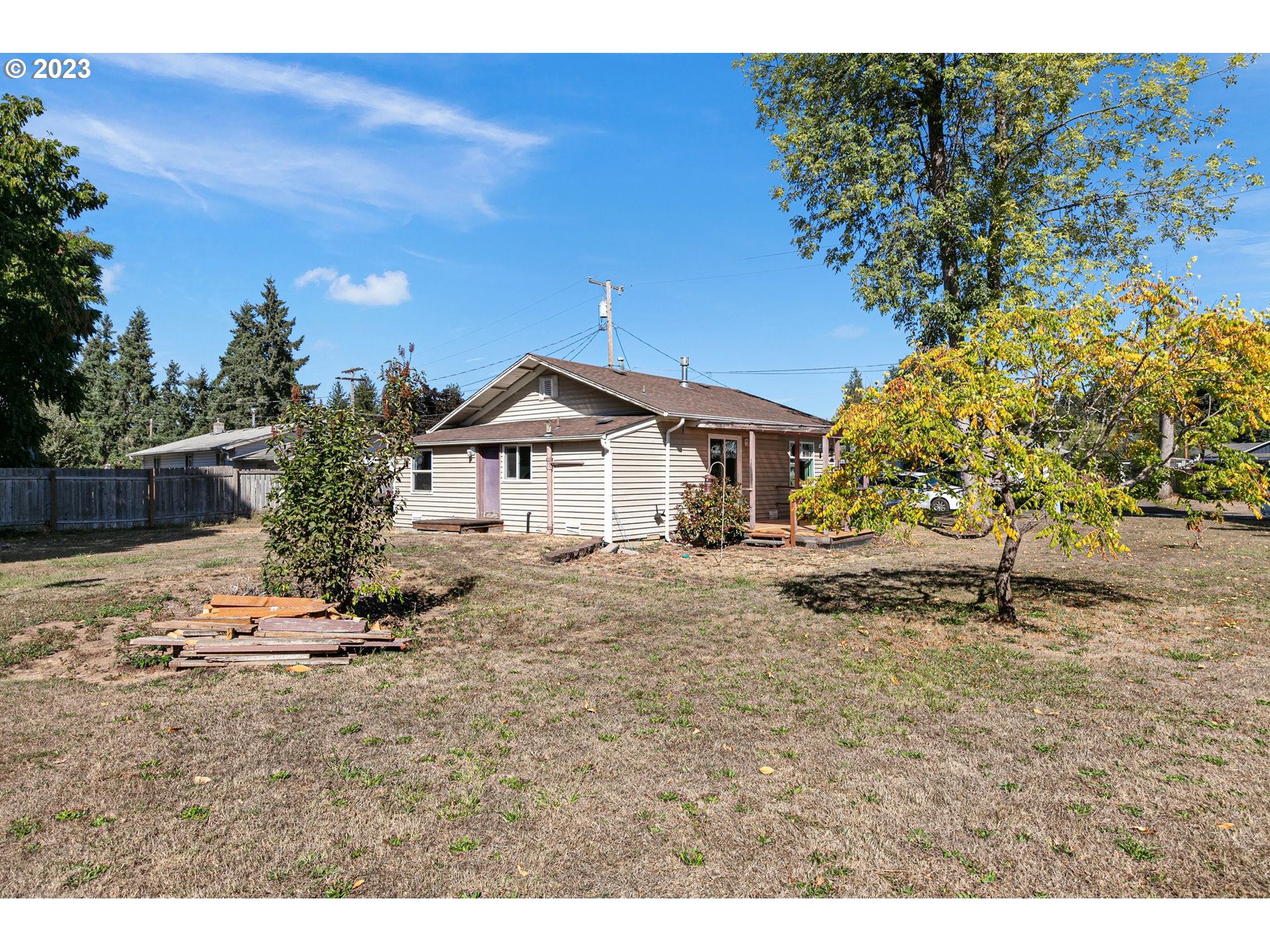 633 South 12th Street Cottage Grove, OR 97424 - Photo 23 of 30 a front view of a house with a yard