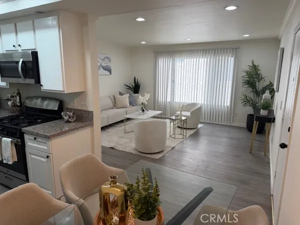 $549,999 | 408 Burchett Street, Unit 5, Glendale, CA 91203