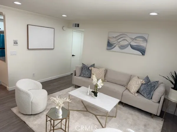 $549,999 | 408 Burchett Street, Unit 5, Glendale, CA 91203