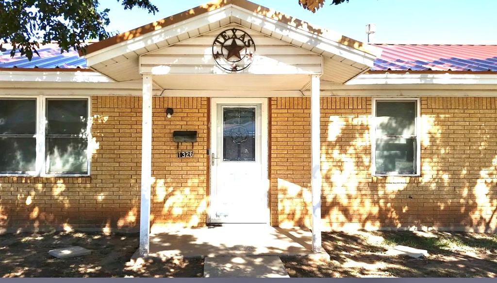 1326 Texas Street Vernon, TX 76384 - Photo 3 of 25 Brick home in Vernon Texas