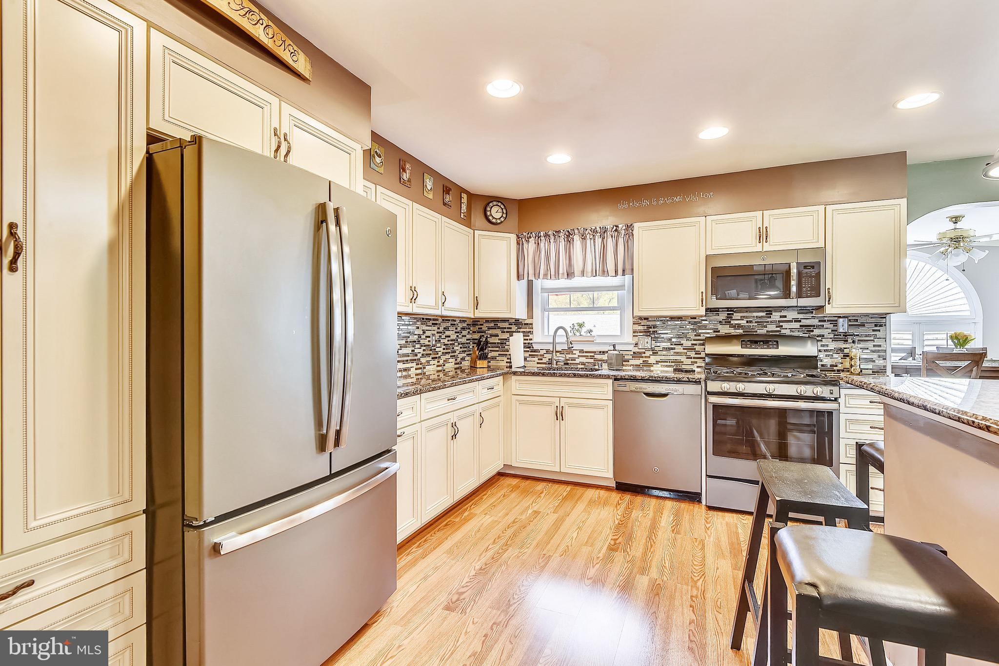 418 Rockway Road Baltimore, MD 21228 - Photo 14 of 48 Beautiful Kitchen
