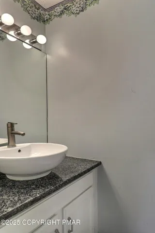 $429,800 | 641 Long Mountain Road, Effort, PA 18330