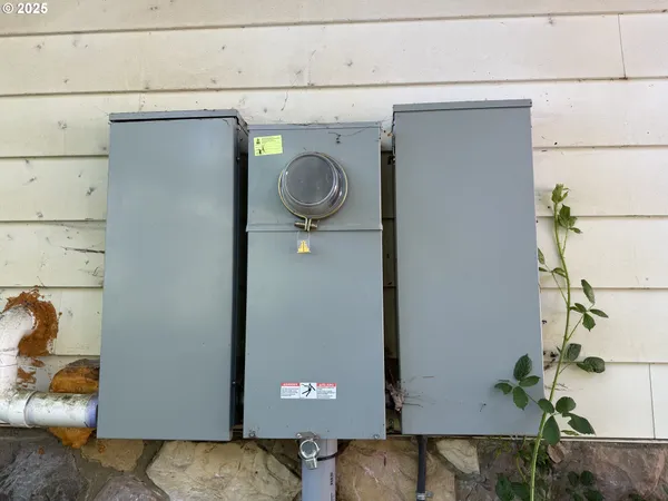 $230,000 | 24600 Highway 36, Cheshire, OR 97419