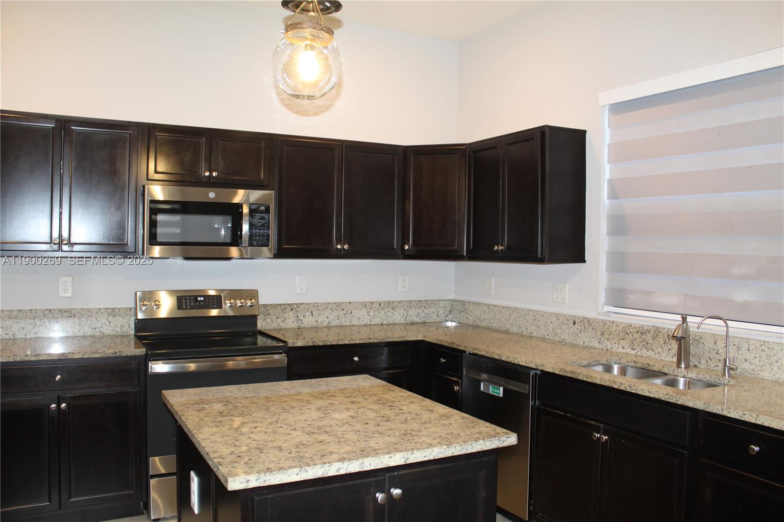 25096 Southwest 118th Avenue, Unit 25096 Homestead, FL 33032 - Photo 6 of 78