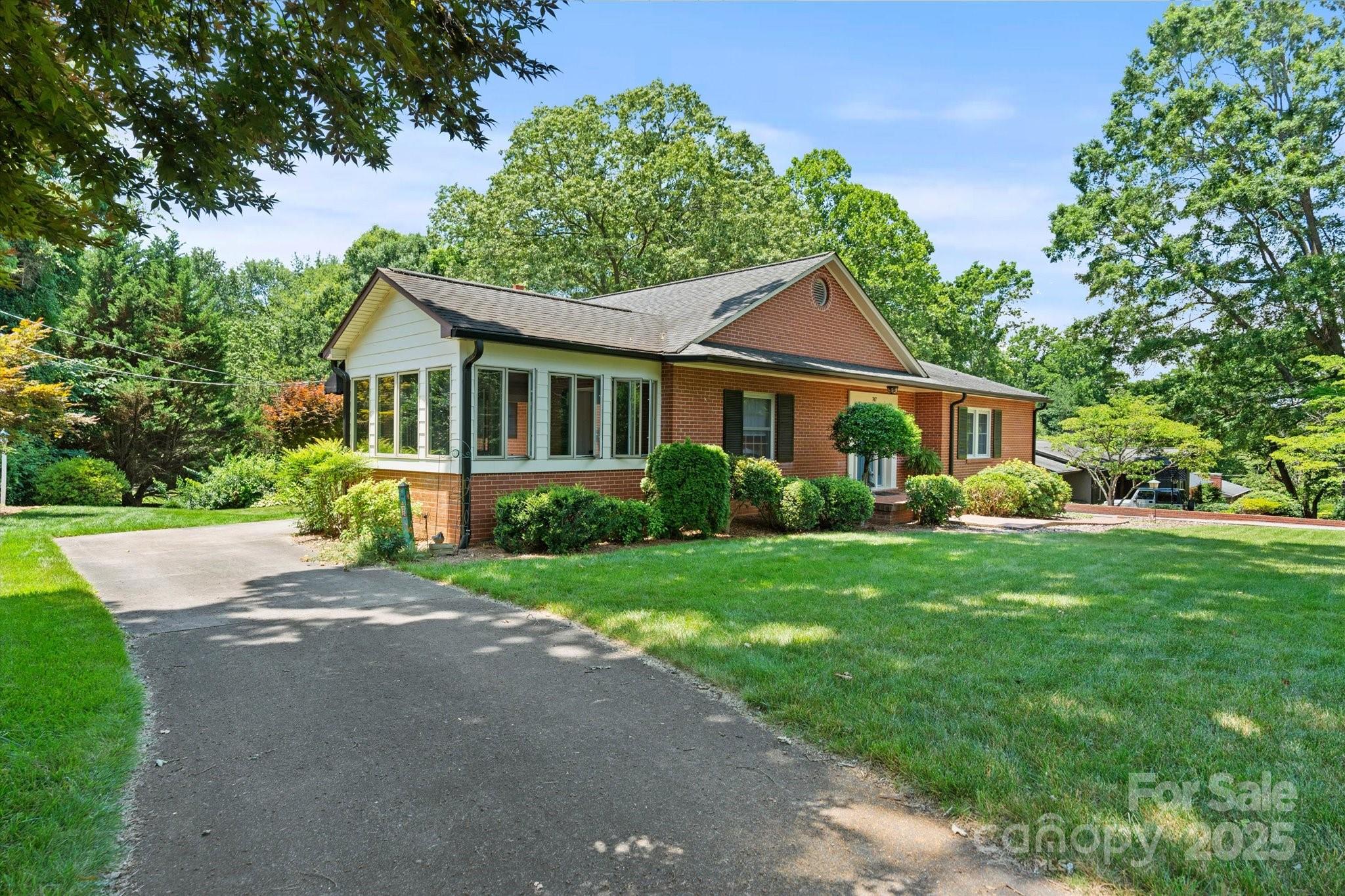 747 9th Street Northwest Hickory, NC 28601 - Photo 2 of 46