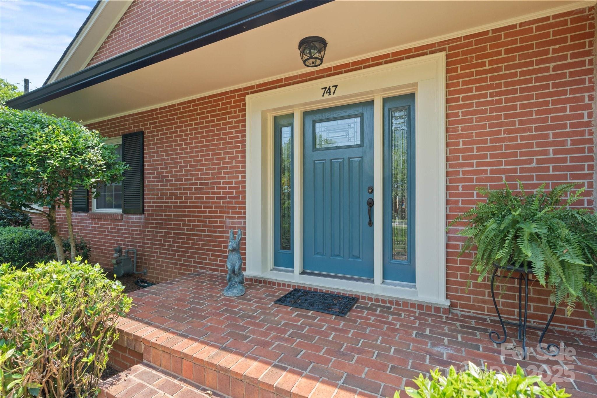 747 9th Street Northwest Hickory, NC 28601 - Photo 3 of 46