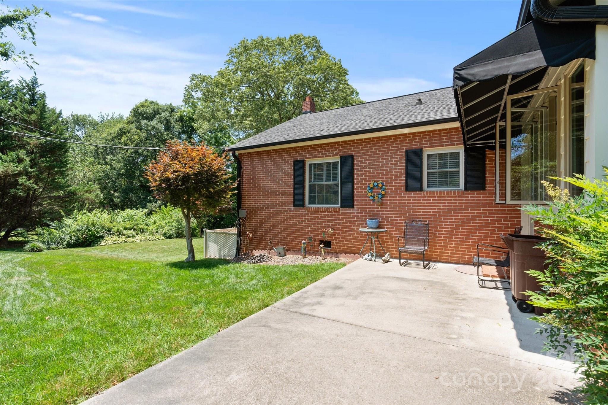 747 9th Street Northwest Hickory, NC 28601 - Photo 38 of 46