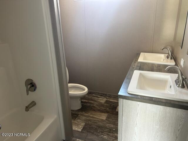 3120 Basstown Road Clinton, NC 28328 - Photo 12 of 14 Hall bath