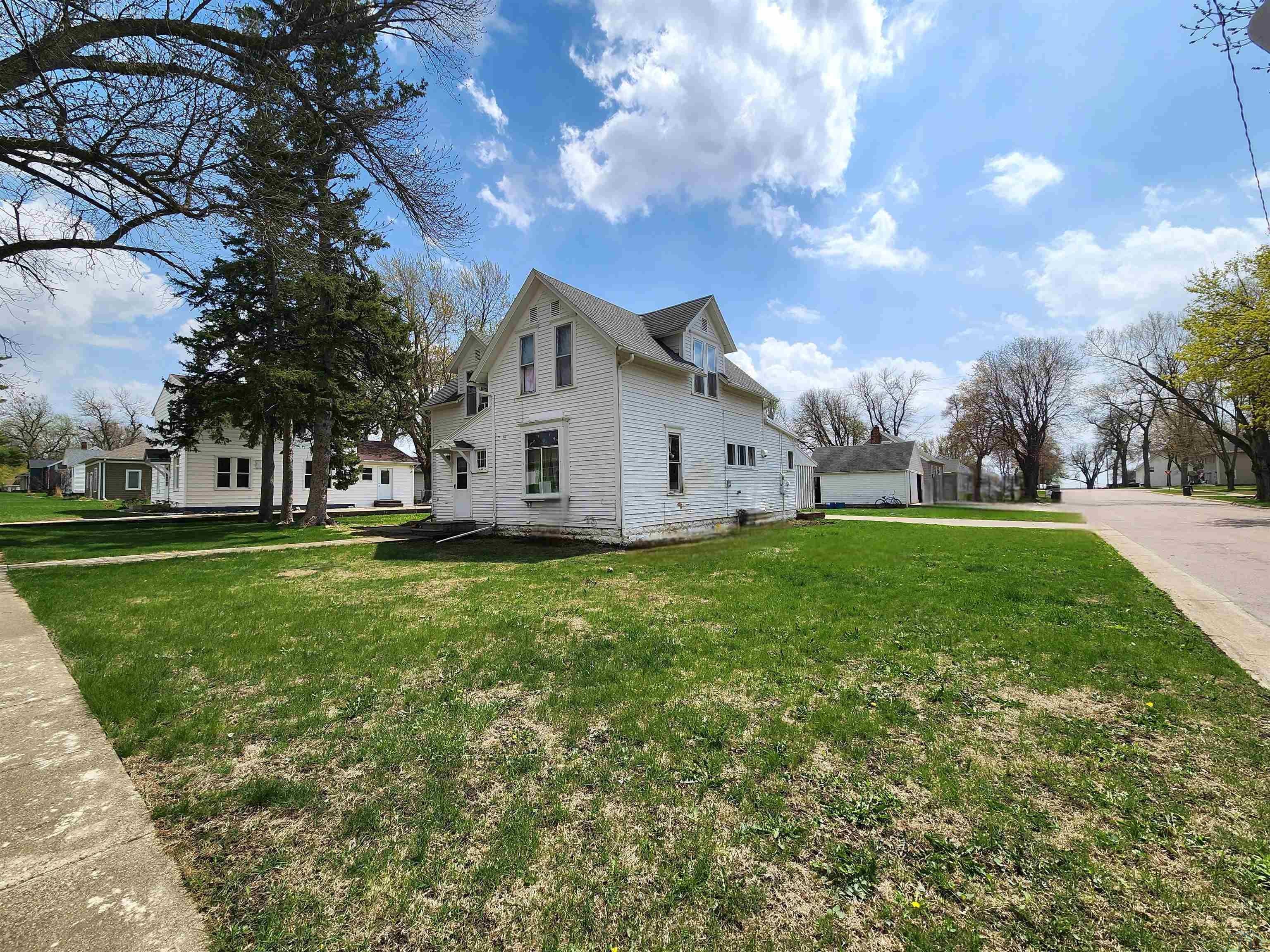 1304 3rd Street Hull, IA 51239 - Photo 3 of 44 Gallery Image 3