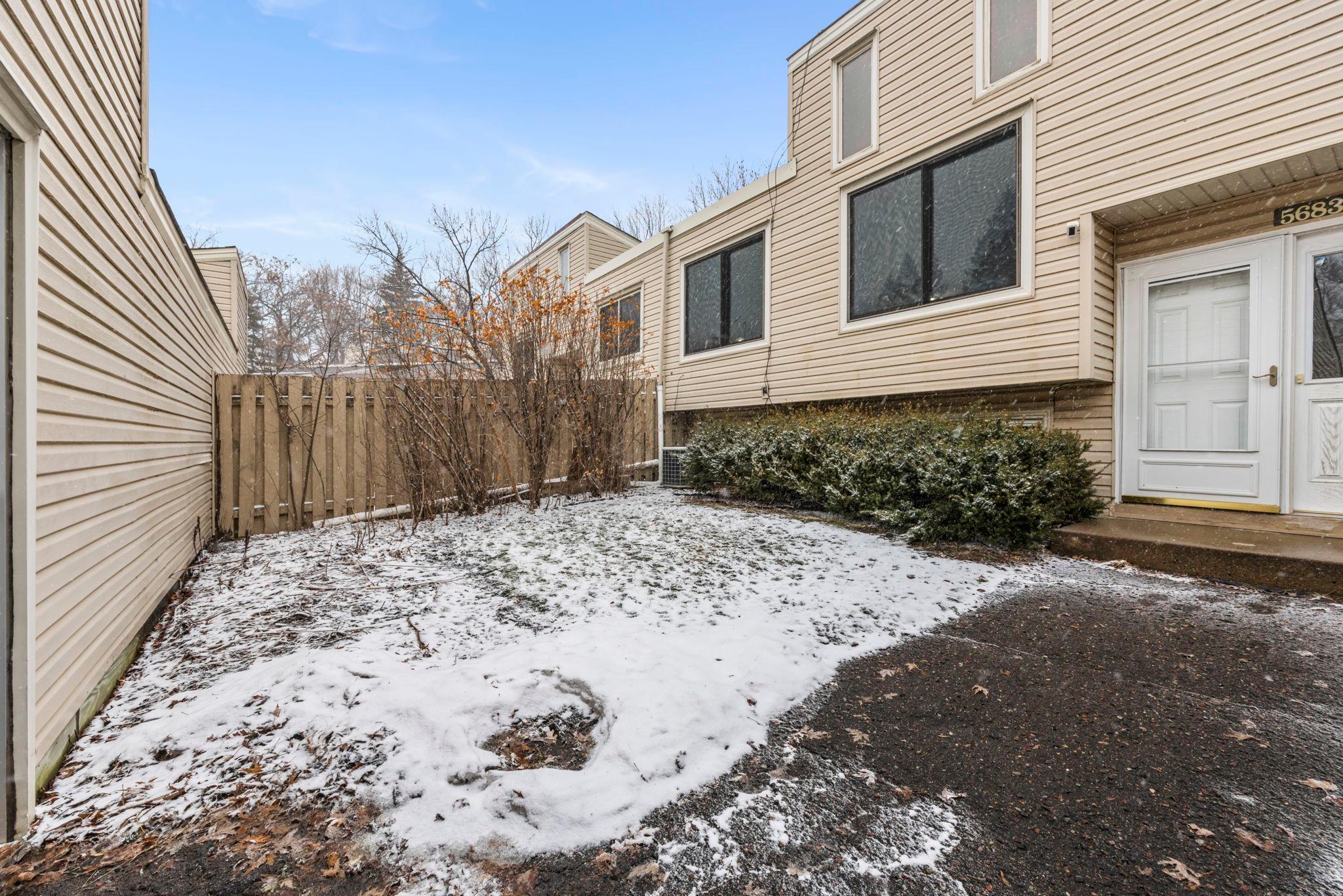 5683 West Bavarian Pass Fridley, MN 55432 - Photo 4 of 38