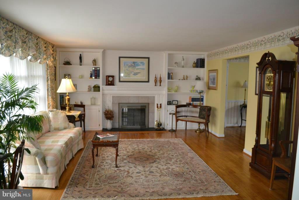 1120 Ryegate Road Baltimore, MD 21286 - Photo 3 of 29 Living Room
