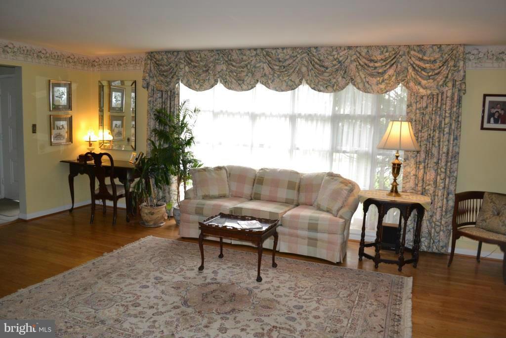 1120 Ryegate Road Baltimore, MD 21286 - Photo 6 of 29 Living Room