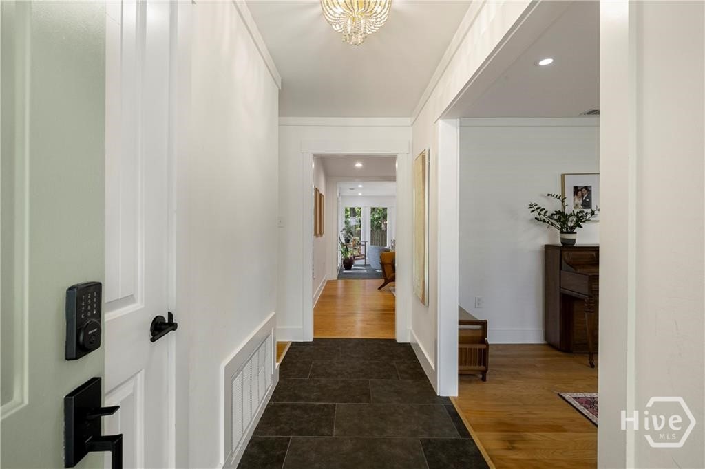 503 Stuart Court Savannah, GA 31405 - Photo 4 of 47