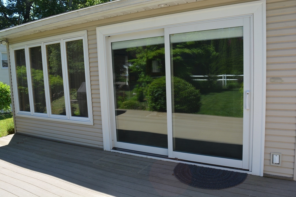 20 Exeter Street West Springfield, MA 01089 - Photo 10 of 42