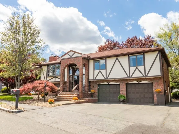 $1,081,000 | 7 Rivers Lane, Stoneham, MA 02180