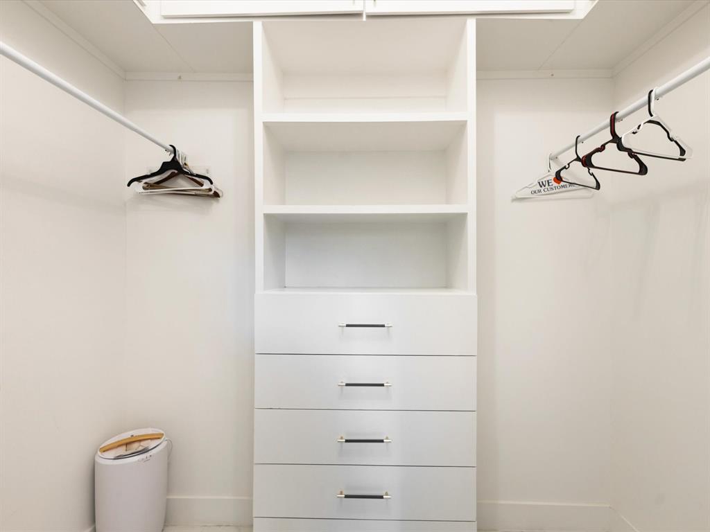 6221 Inca Drive Mabank, TX 75156 - Photo 17 of 35 a view of walk in closet